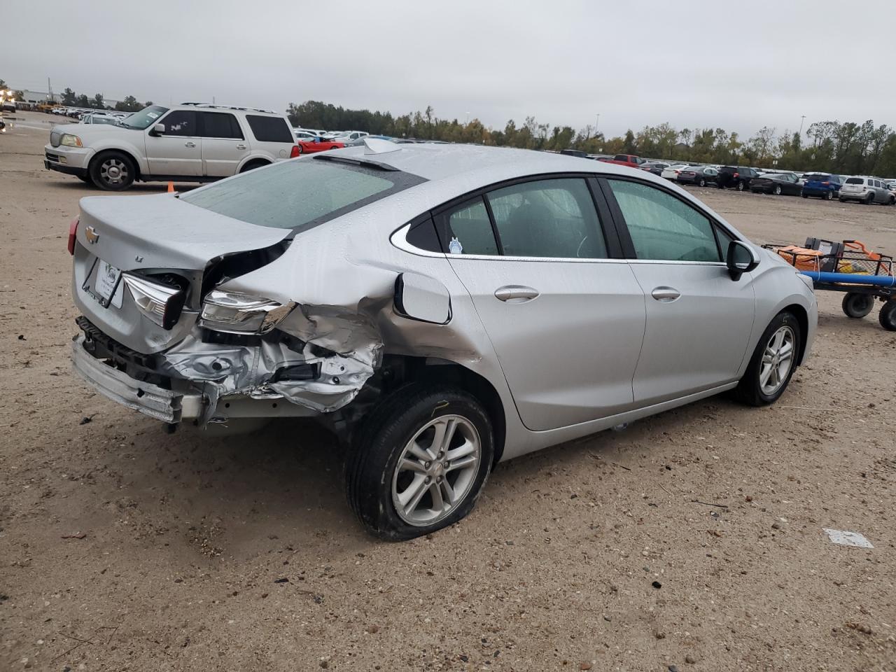 2018 Chevrolet Cruze - Image 3