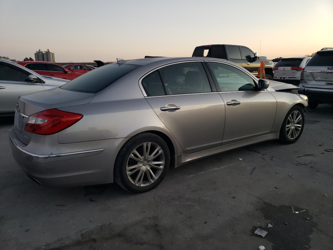 VIN KMHGC4DD2DU238534 2013 HYUNDAI GENESIS no.3