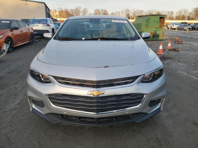 Sedans CHEVROLET MALIBU 2017 Srebrny