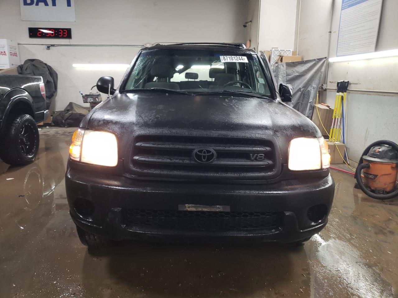 2002 Toyota Sequoia - Image 5