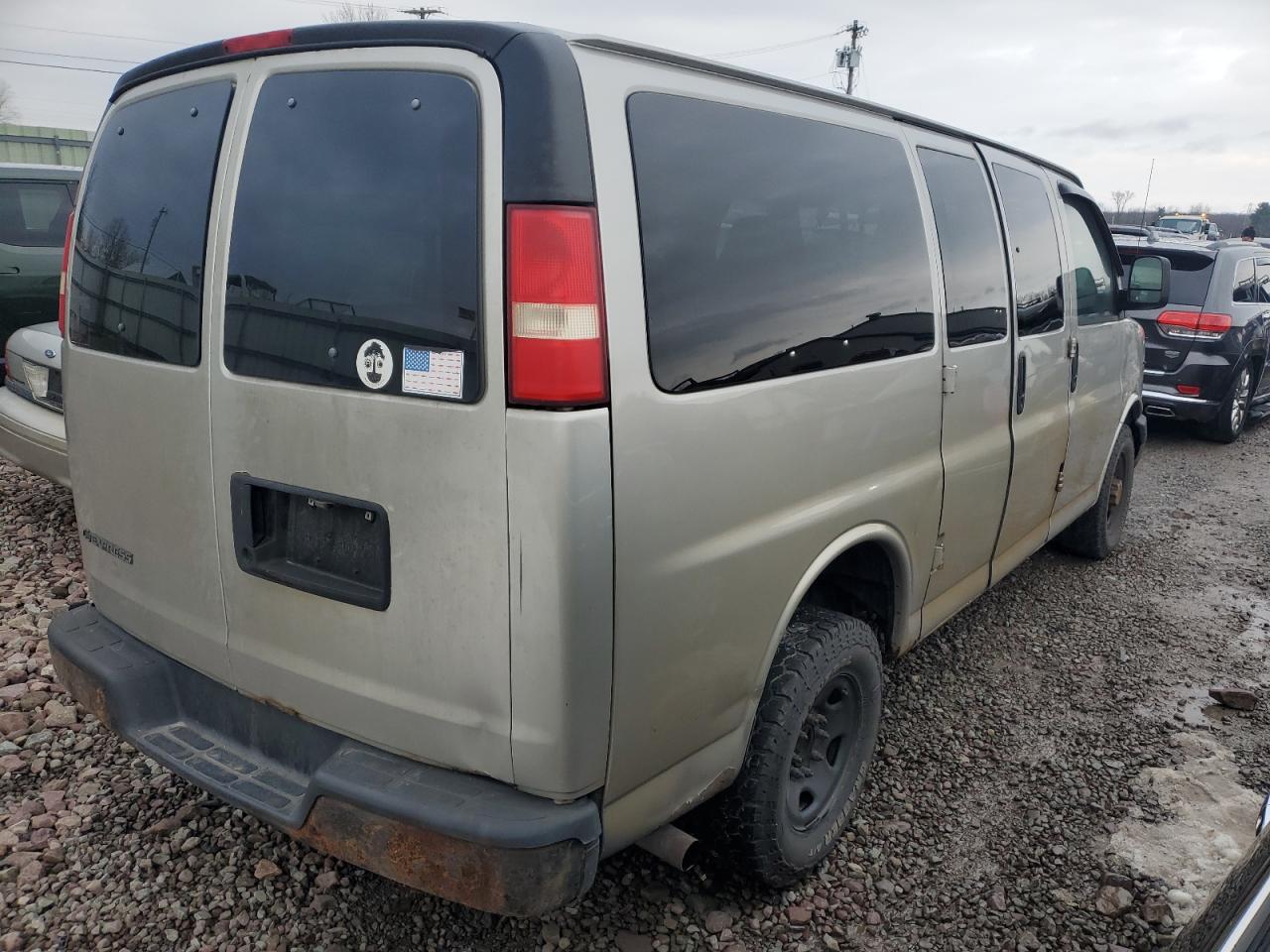2009 Chevrolet Express - Image 3
