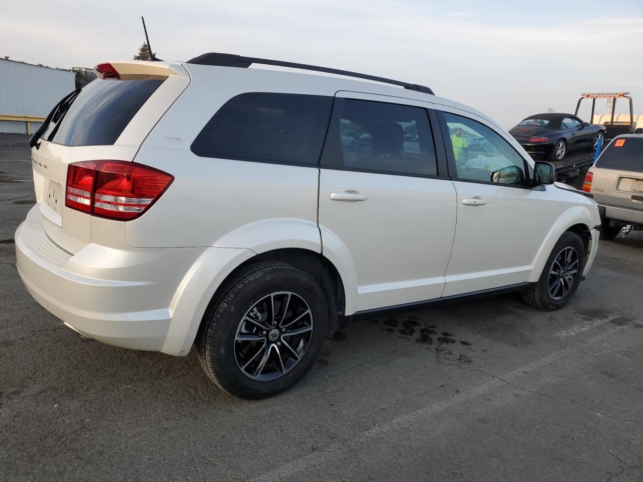 VIN 3C4PDCAB9JT533280 2018 DODGE JOURNEY no.3