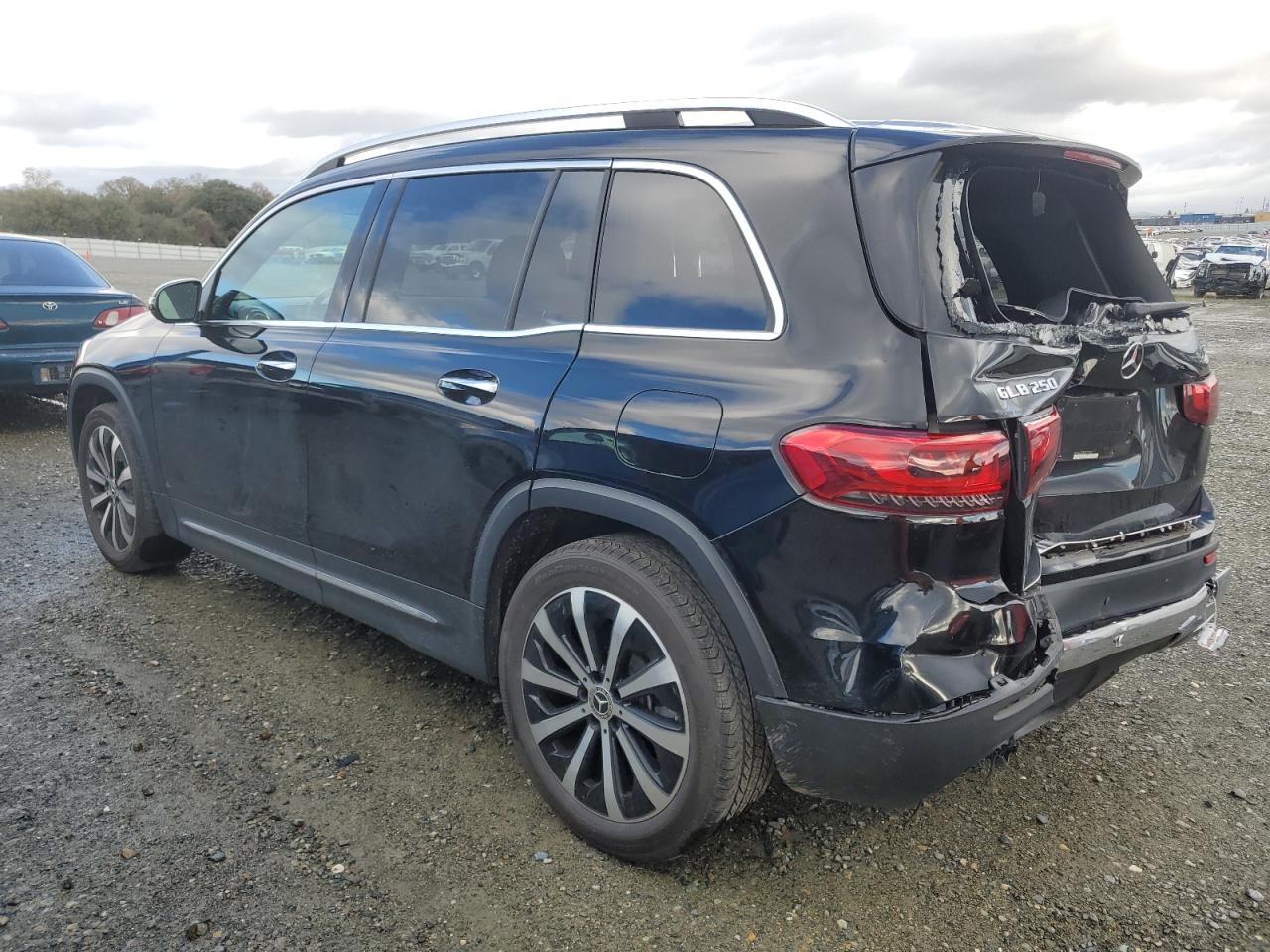 2021 Mercedes-Benz GLB - Image 2