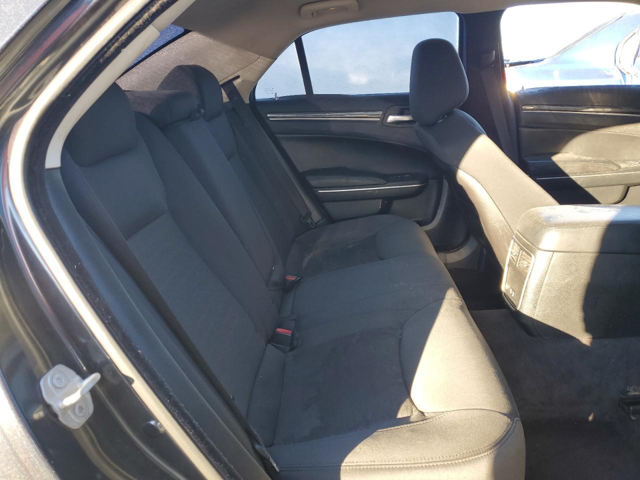 2018 Chrysler 300 - Image 10