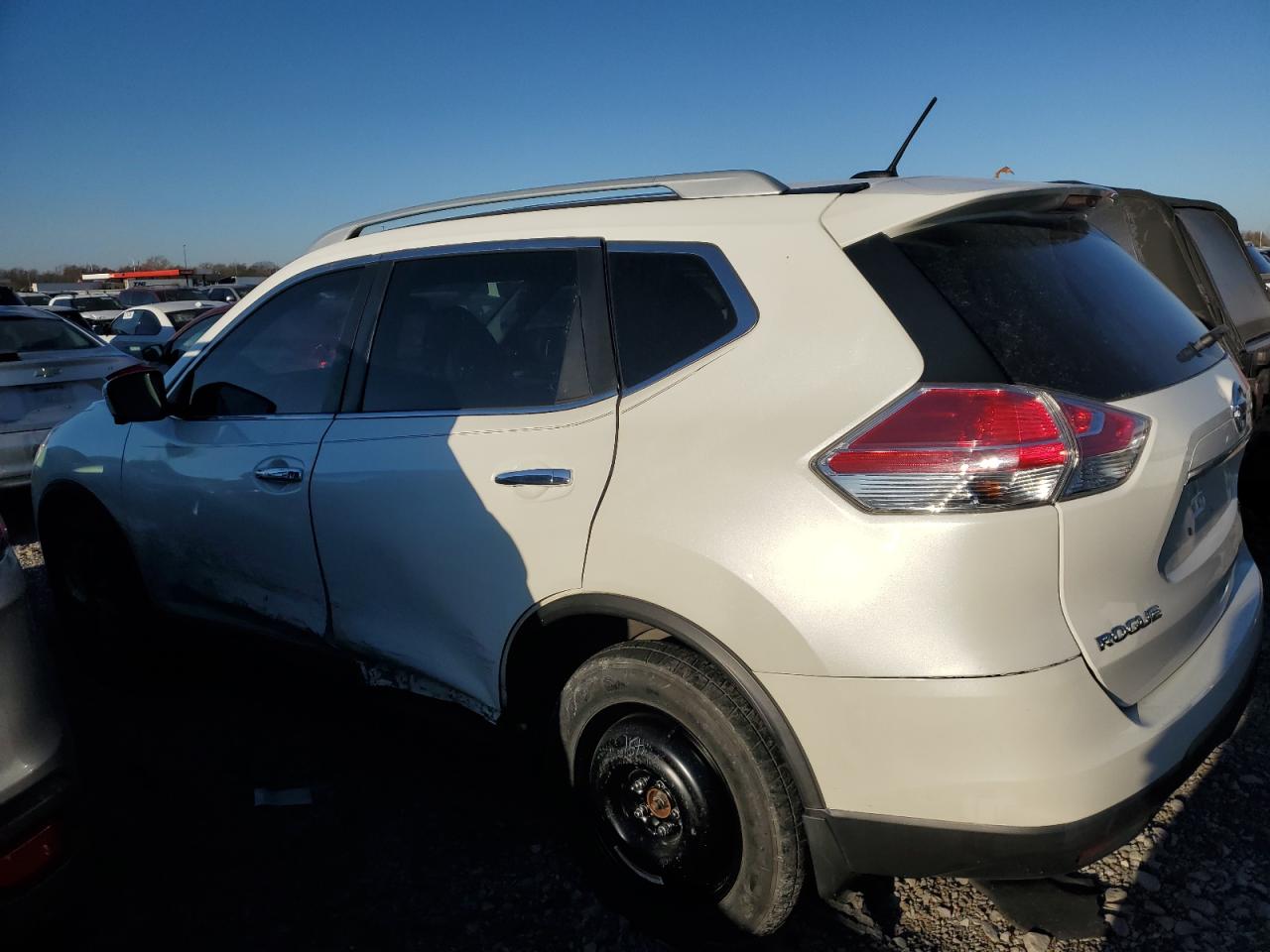 2015 Nissan Rogue - Image 2