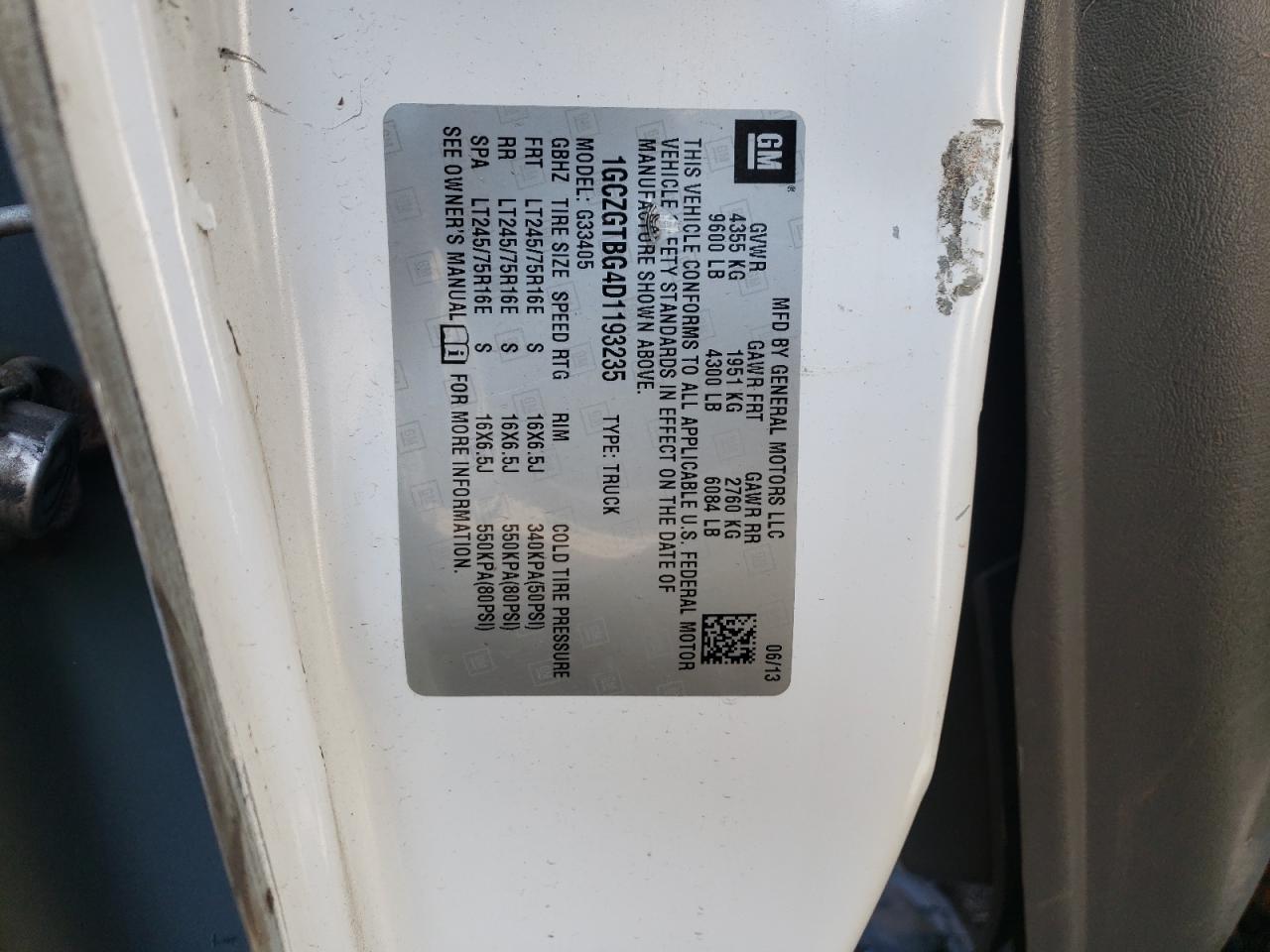 2013 Chevrolet Express - Image 12