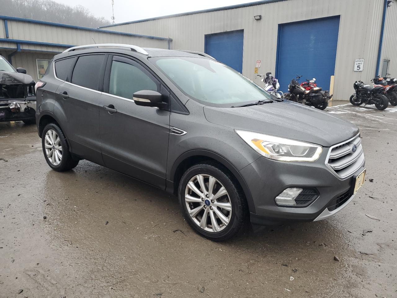 VIN 1FMCU9JD8HUD25678 2017 FORD ESCAPE no.4