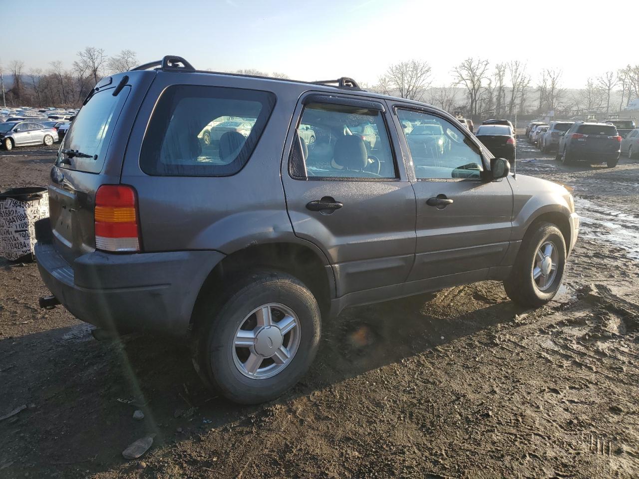2004 Ford Escape - Image 3
