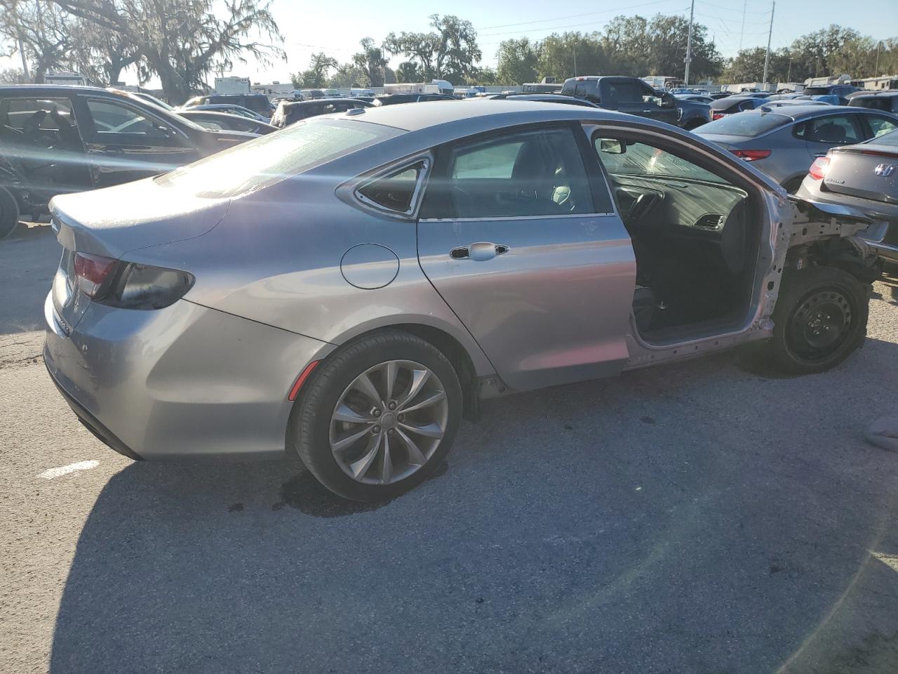 2015 Chrysler 200 - Image 3