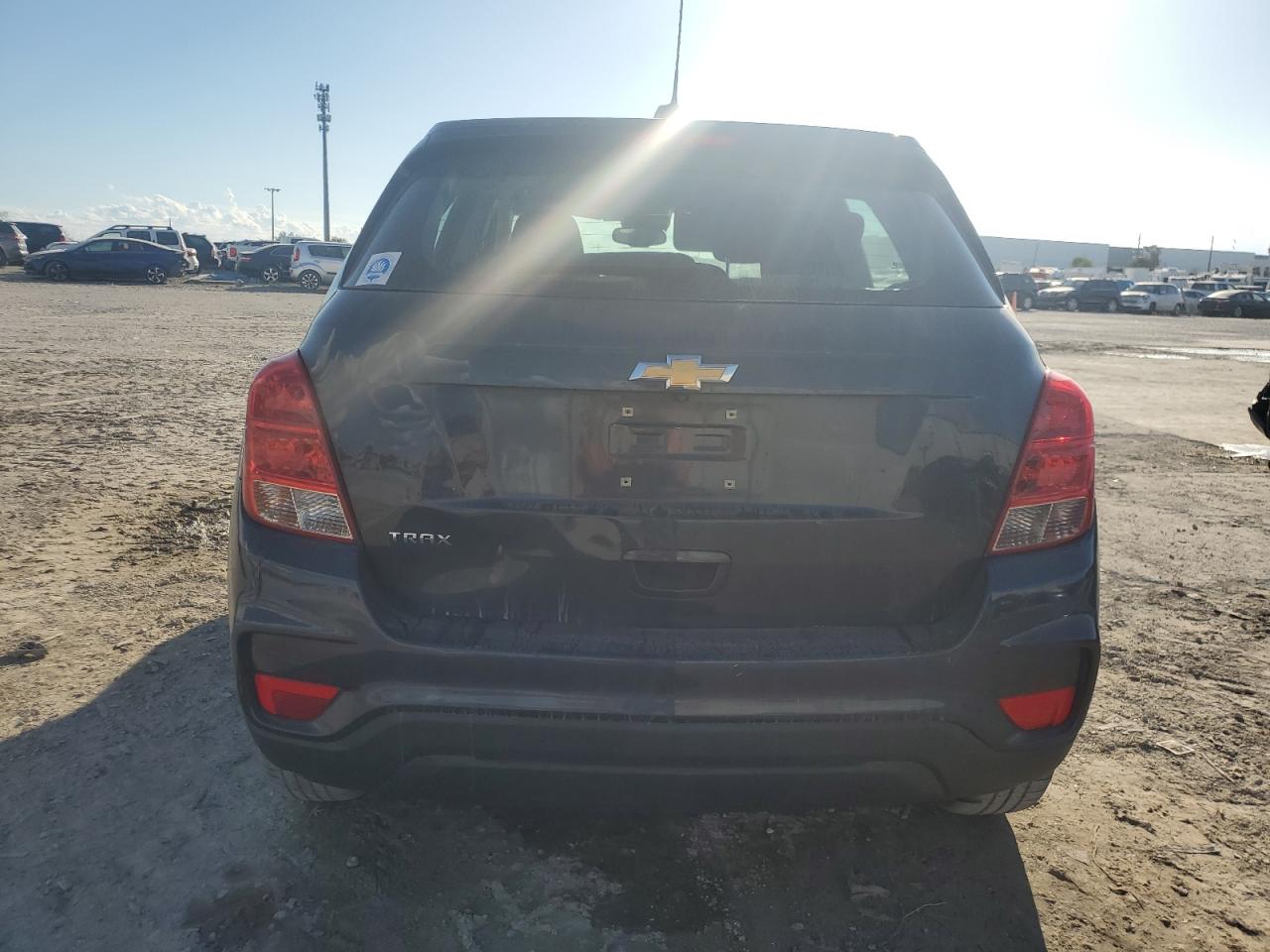 2018 Chevrolet Trax Ls VIN: 3GNCJKSB8JL415423 Lot: 85642304