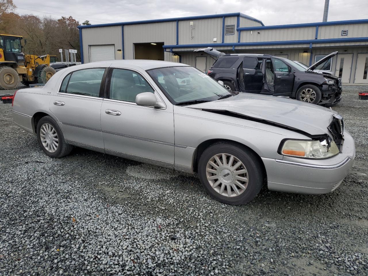 2004 Lincoln Town Car - Image 4