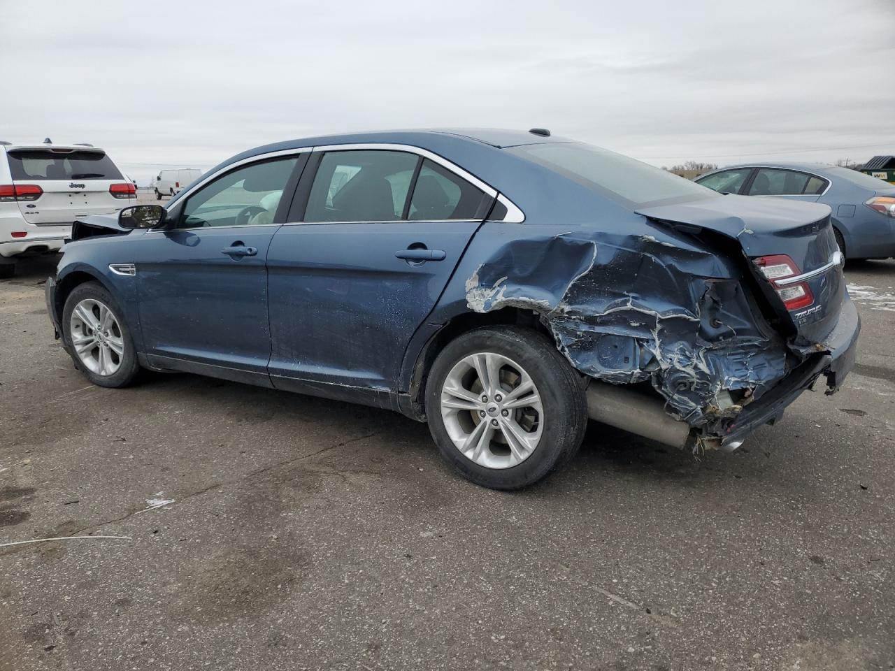 VIN 1FAHP2E84KG100434 2019 FORD TAURUS no.2