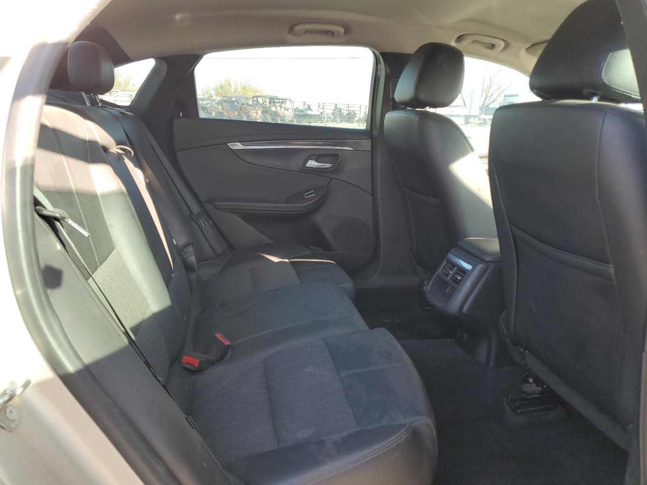 2015 Chevrolet Impala - Image 10