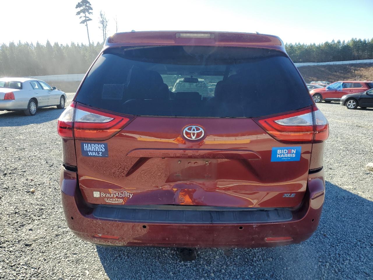 2015 Toyota Sienna - Image 6