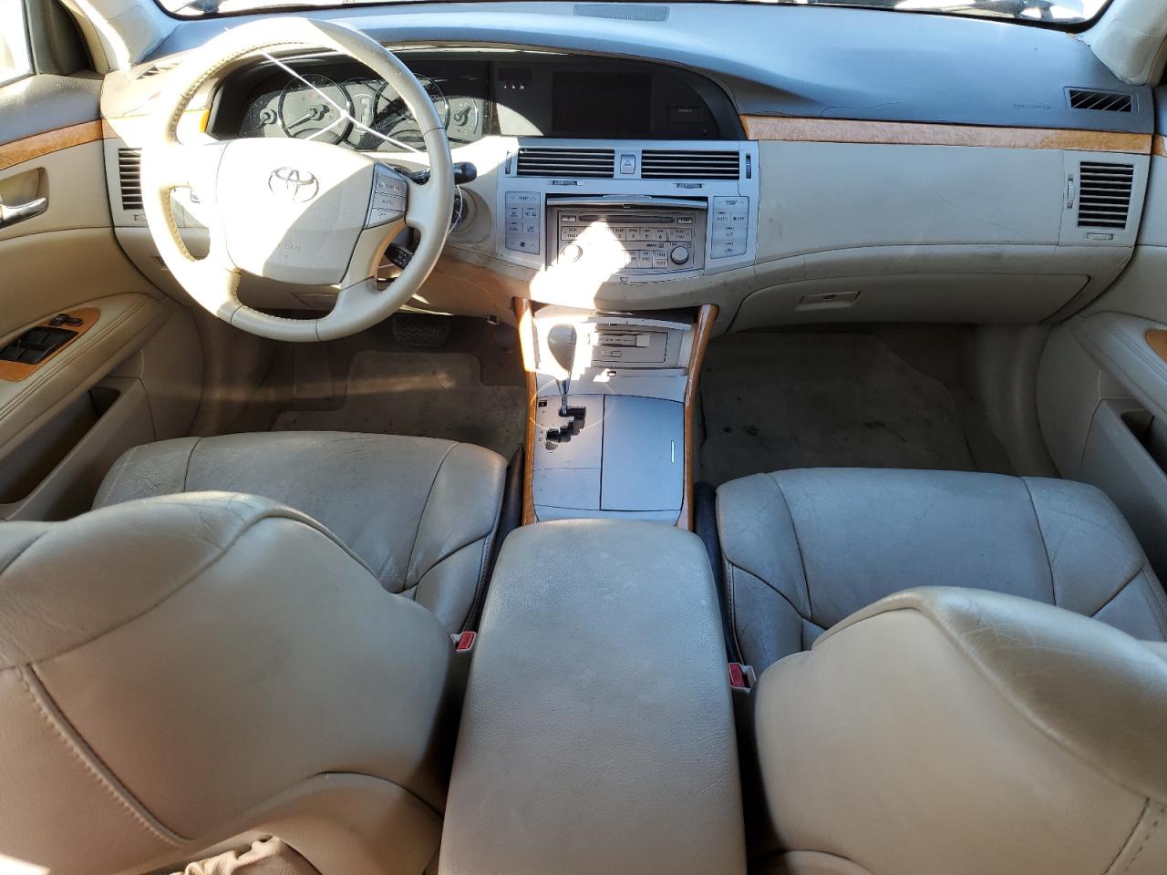 2005 Toyota Avalon - Image 8