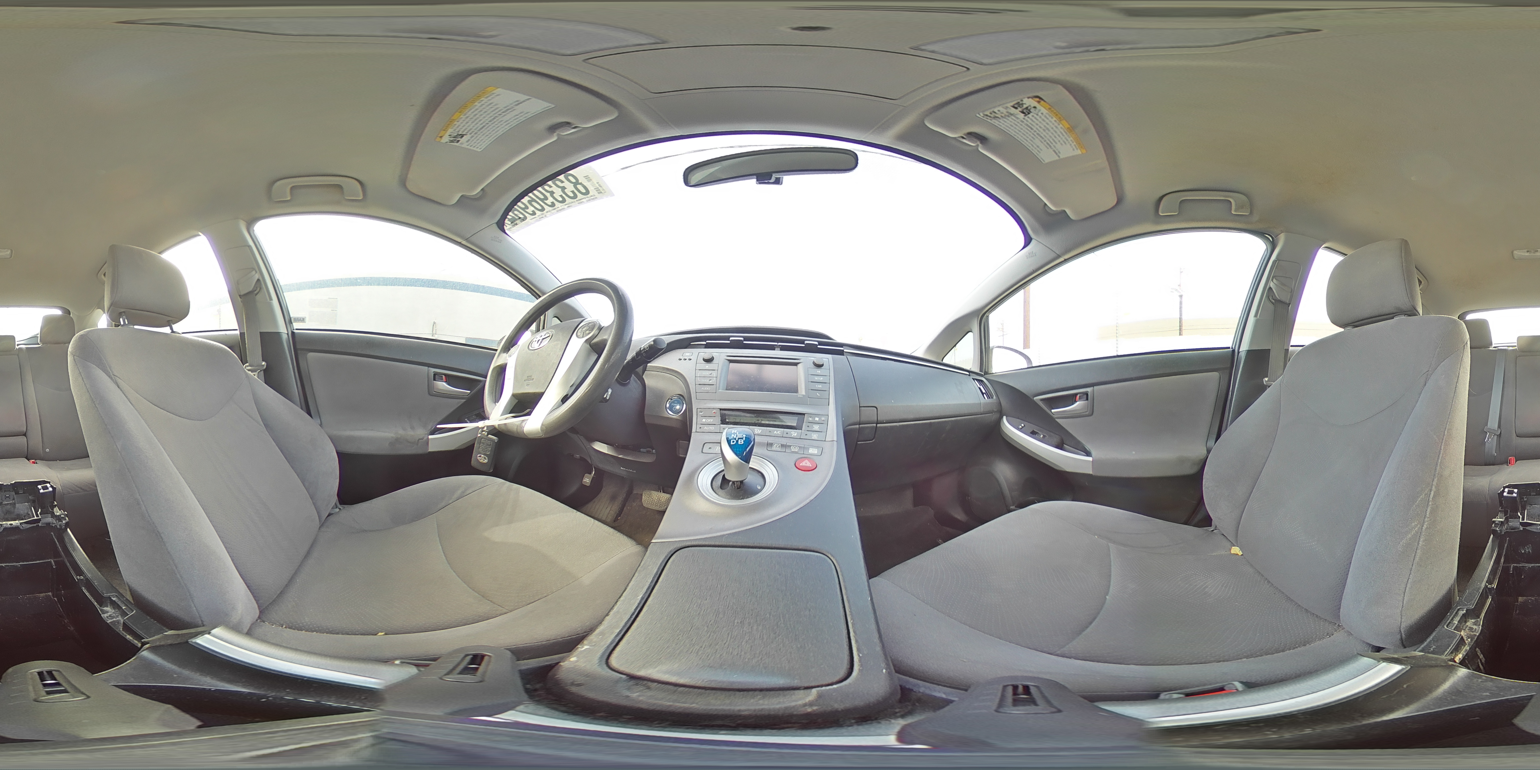 2015 Toyota Prius - Image 13