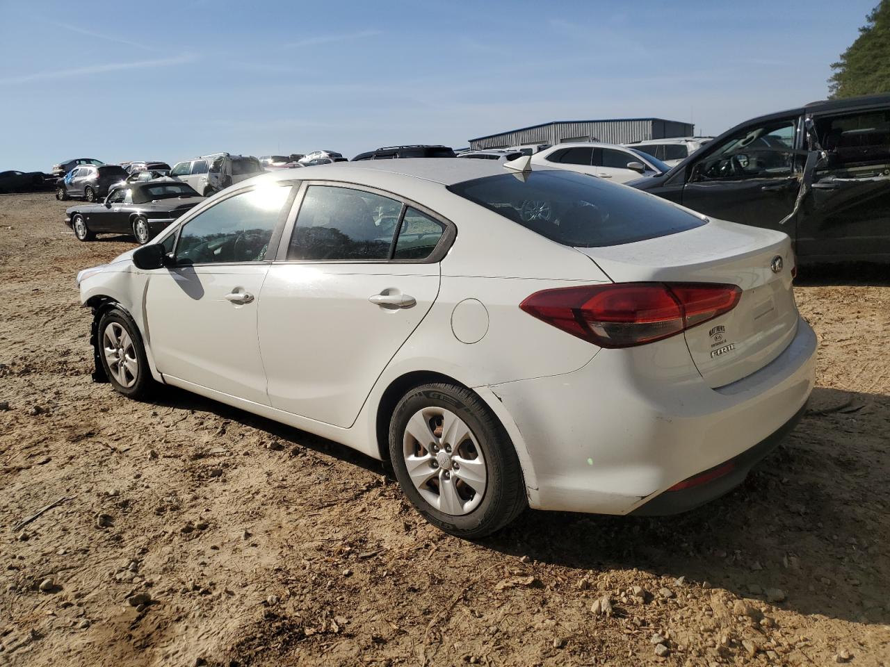 3KPFK4A75JE229368 2018 KIA FORTE - Image 2