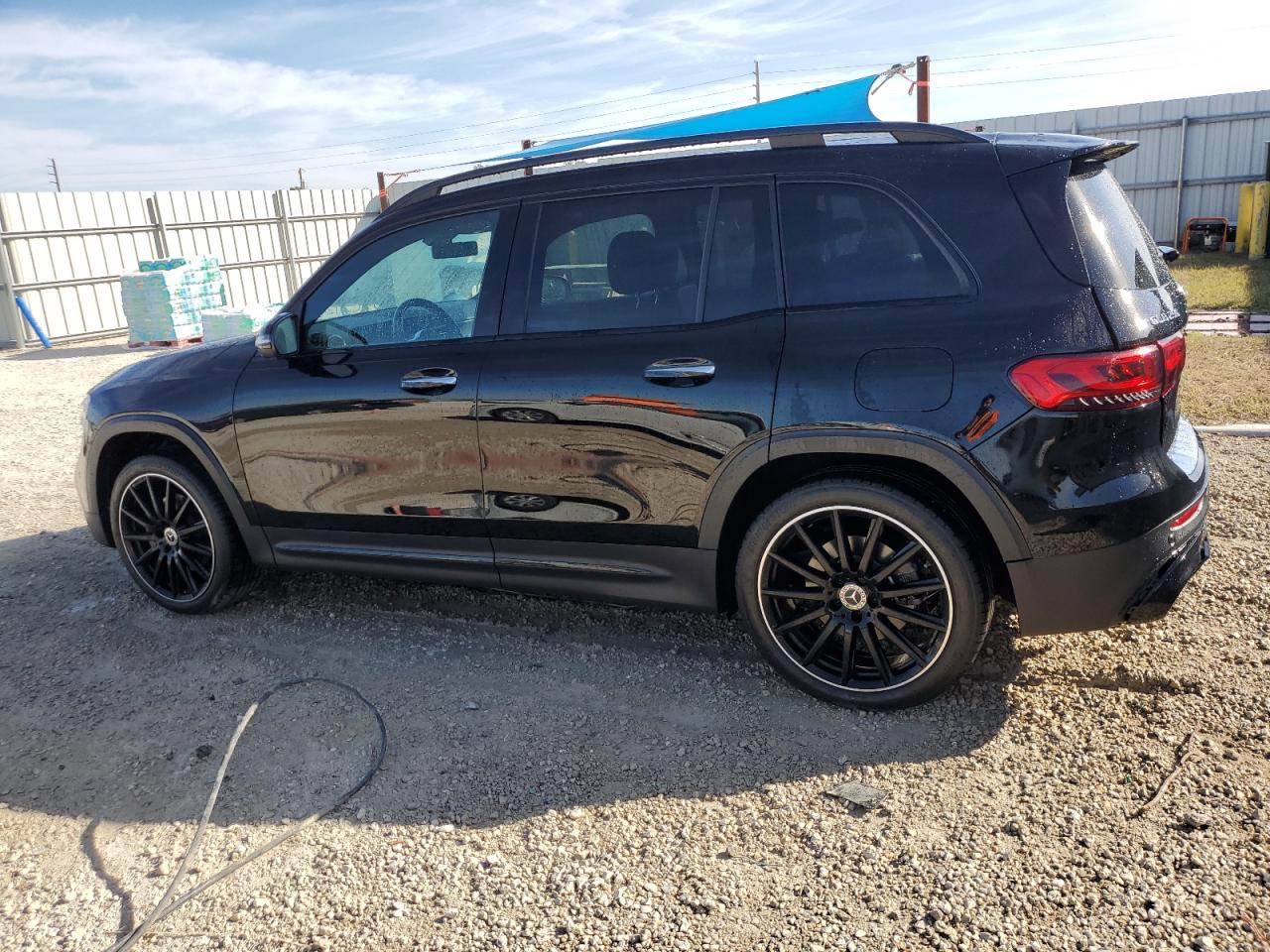 W1N4M4GB8PW304780 2023 MERCEDES-BENZ GLB - Image 2