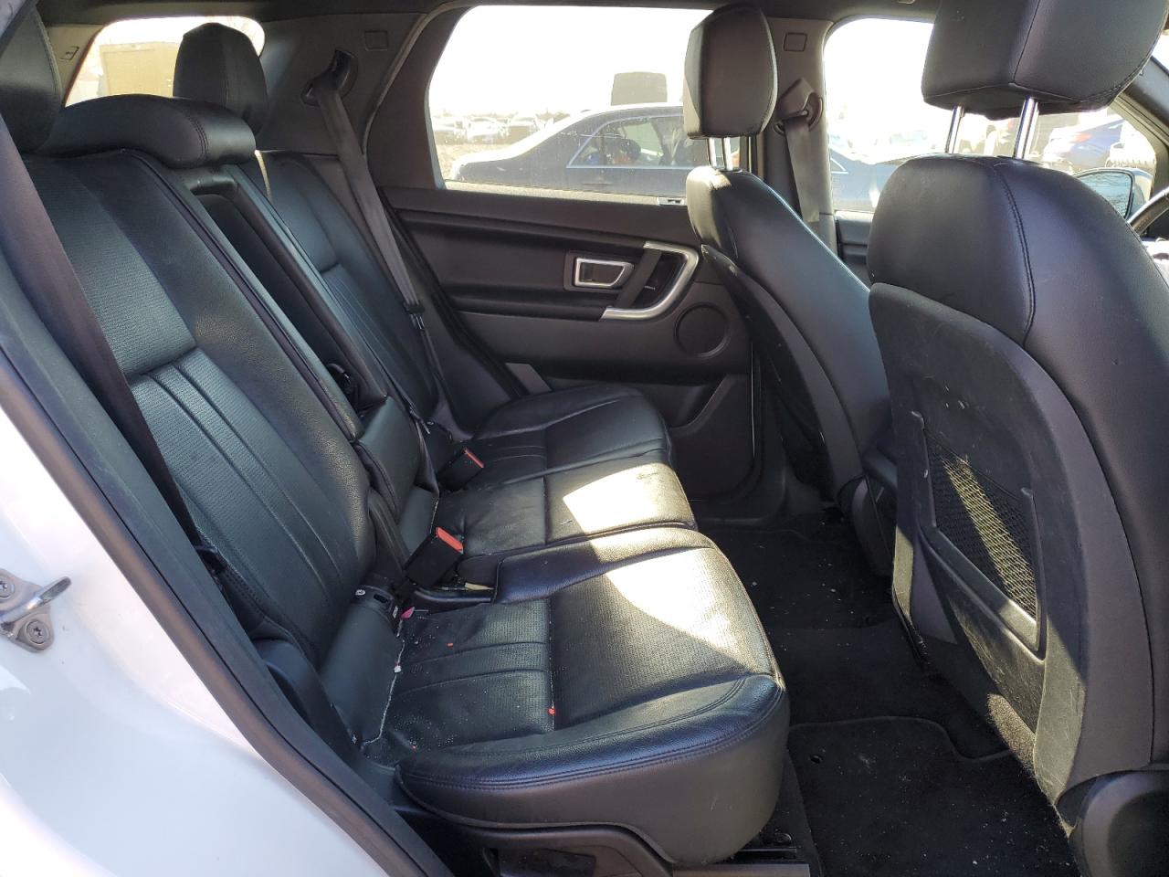 2018 Land Rover Discovery - Image 12