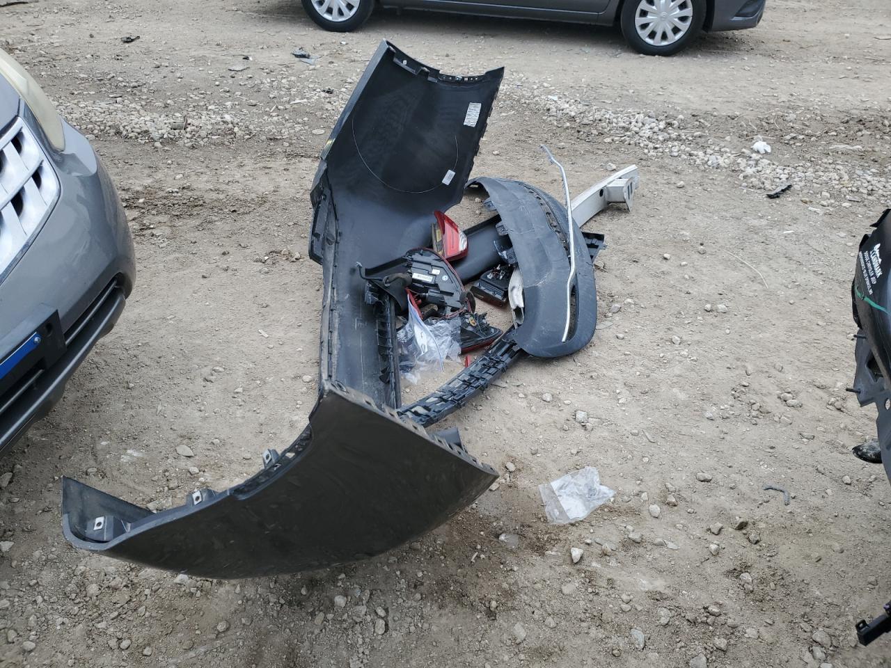 2015 Chrysler 200 Limited VIN: 1C3CCCABXFN621249 Lot: 82299544