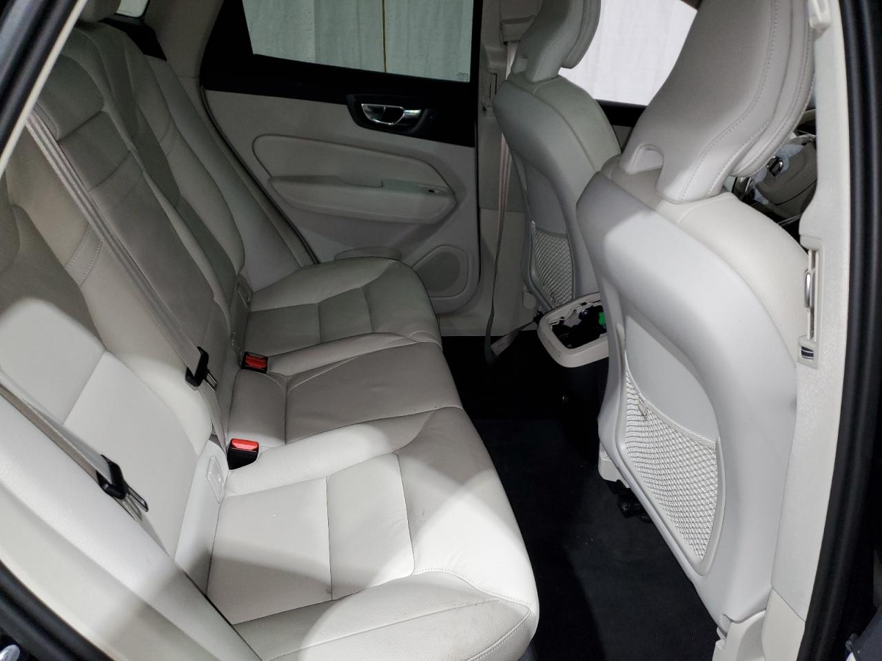 2020 Volvo XC60 - Image 11
