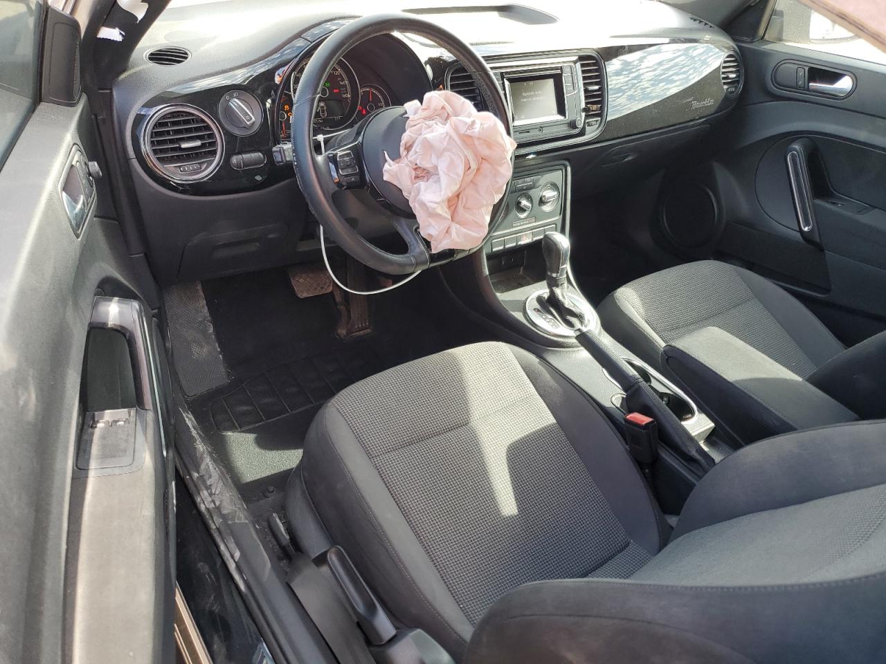 2019 Volkswagen Beetle - Image 8
