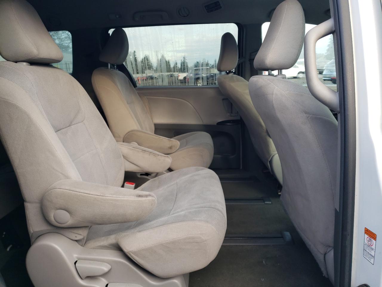 2016 Toyota Sienna - Image 11