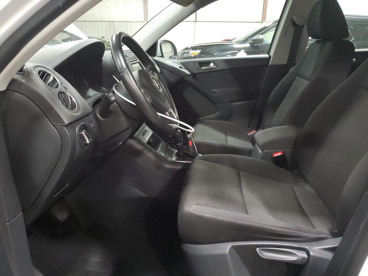 2017 Volkswagen Tiguan - Image 7