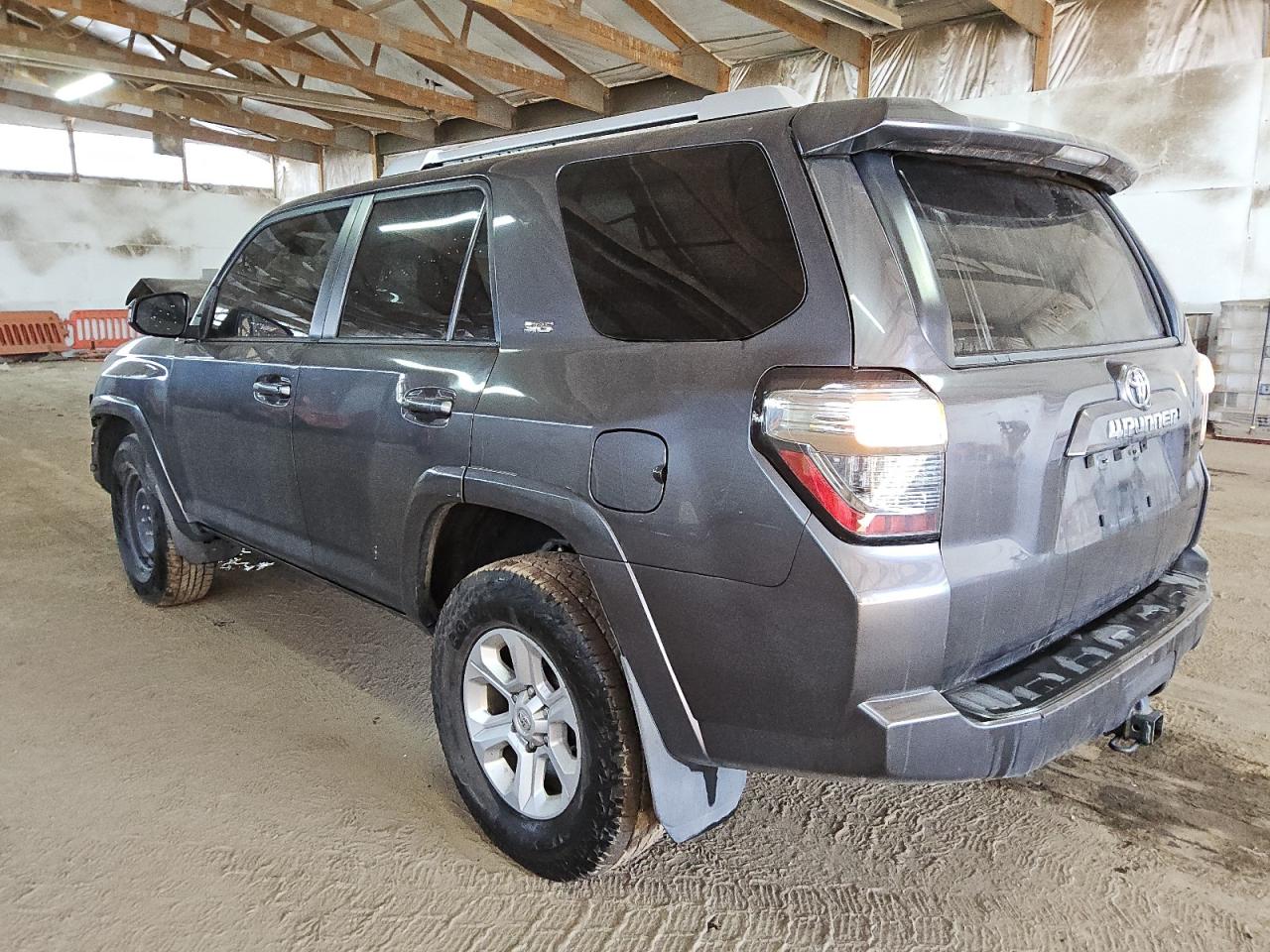 VIN JTEBU5JRXJ5575584 2018 TOYOTA 4RUNNER no.2