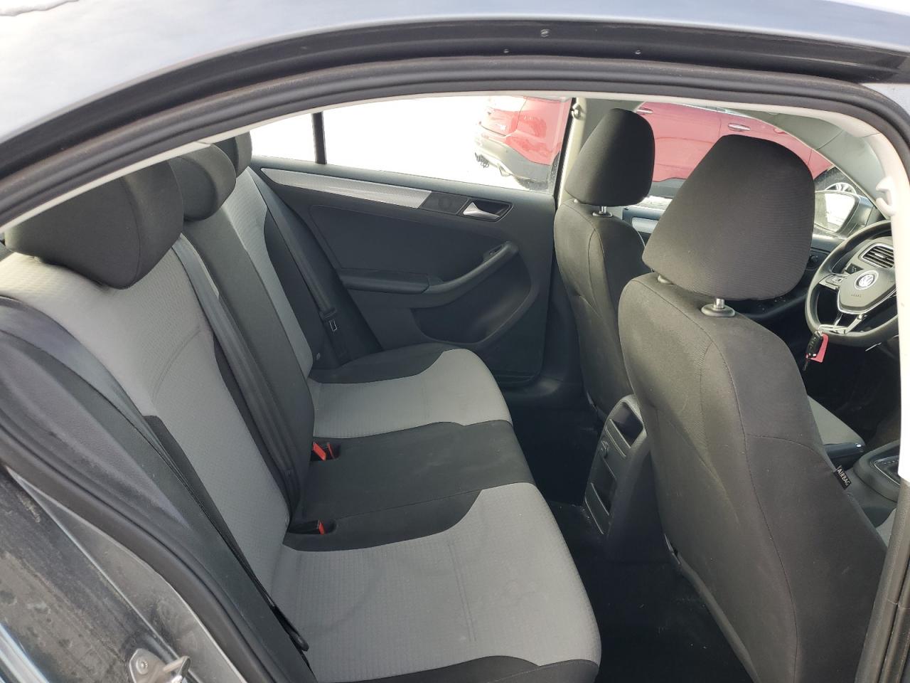 2017 Volkswagen Jetta - Image 10