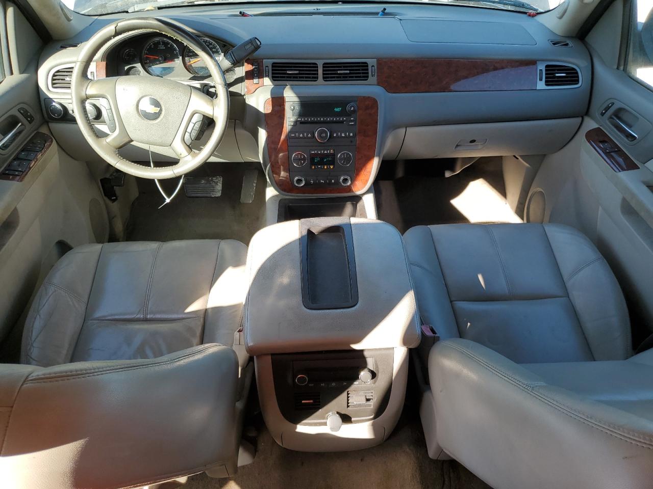 2011 Chevrolet Avalanche - Image 8