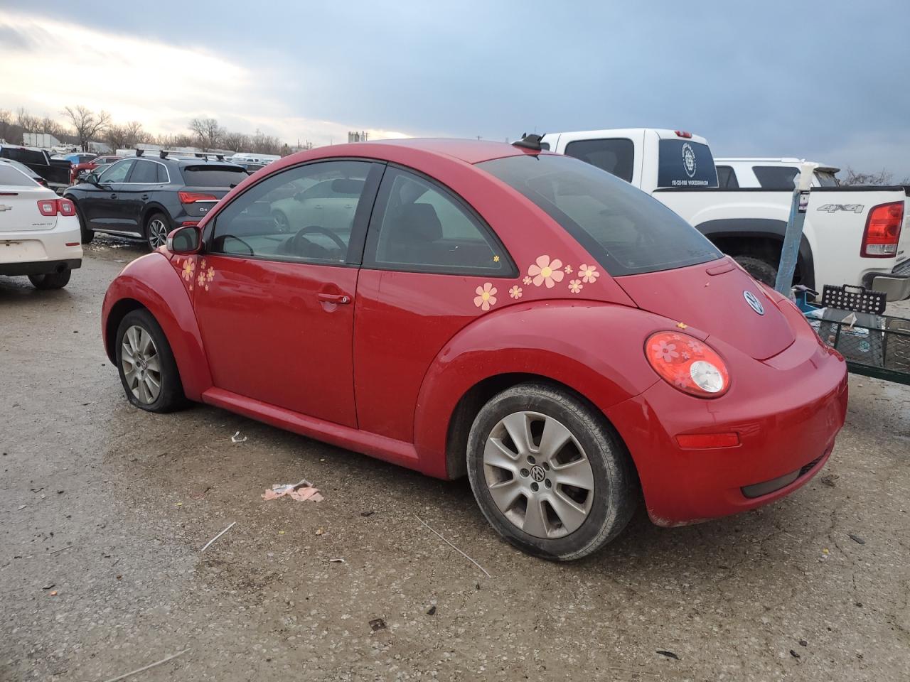 2010 Volkswagen Beetle - Image 2