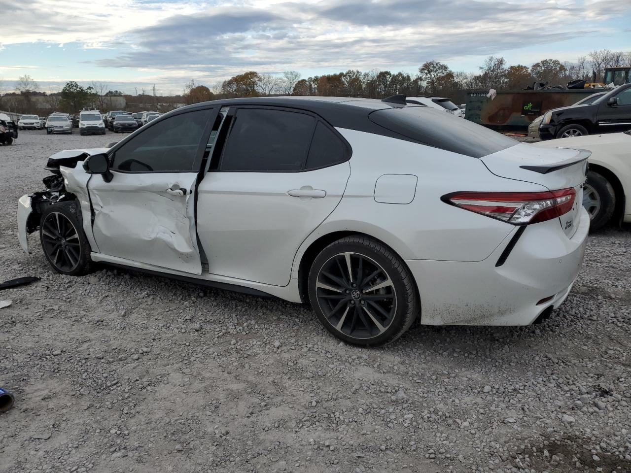 4T1BZ1HK3KU032216 2019 TOYOTA CAMRY - Image 2