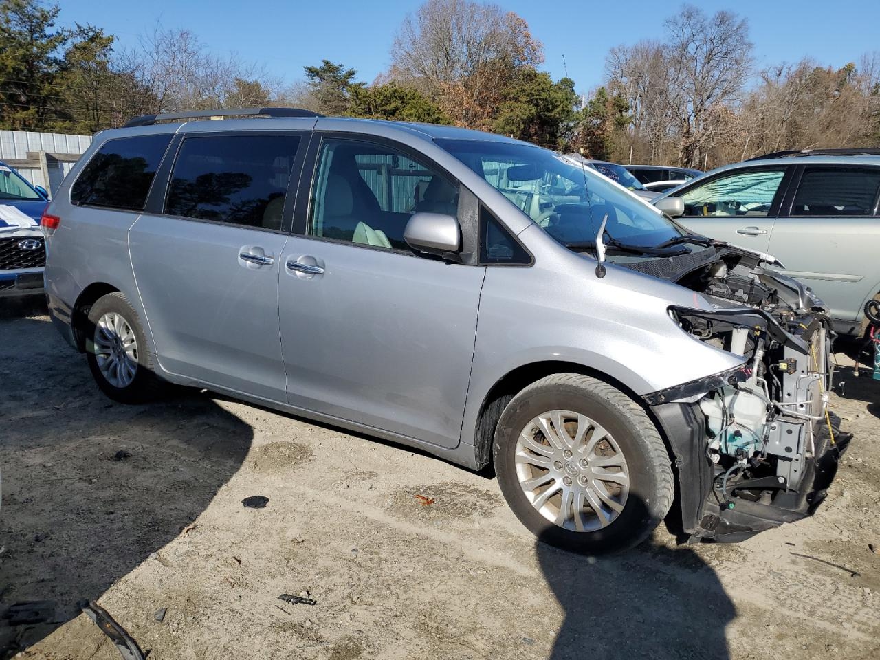 2014 Toyota Sienna - Image 4