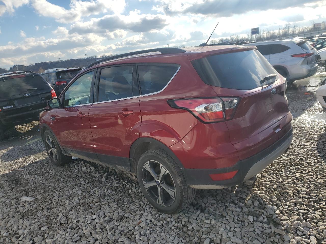 VIN 1FMCU0GD1HUB60575 2017 FORD ESCAPE no.2