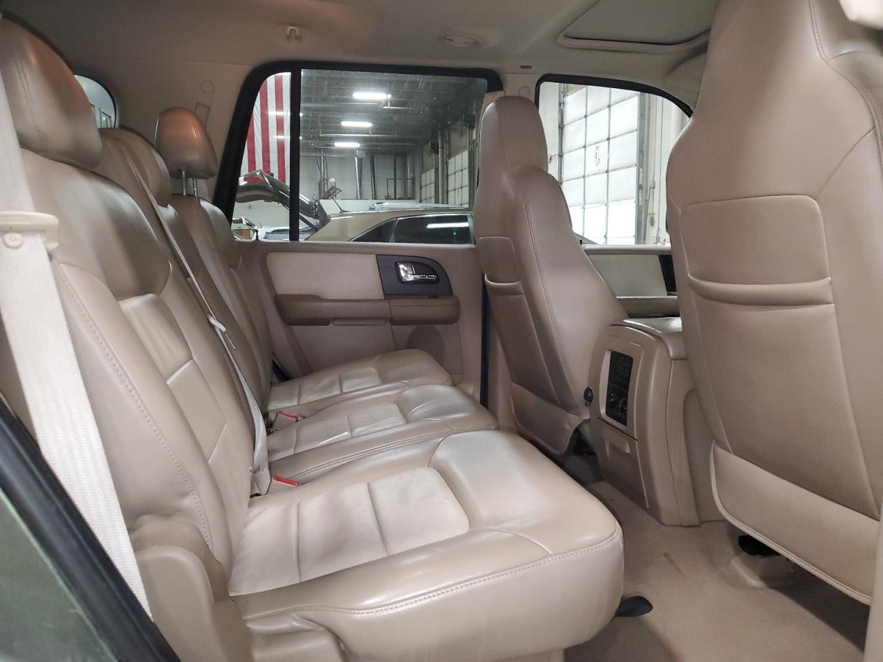 2005 Ford Expedition - Image 11