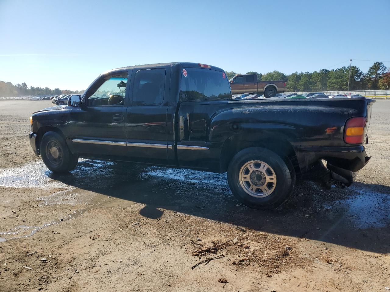 2001 GMC Sierra - Image 2
