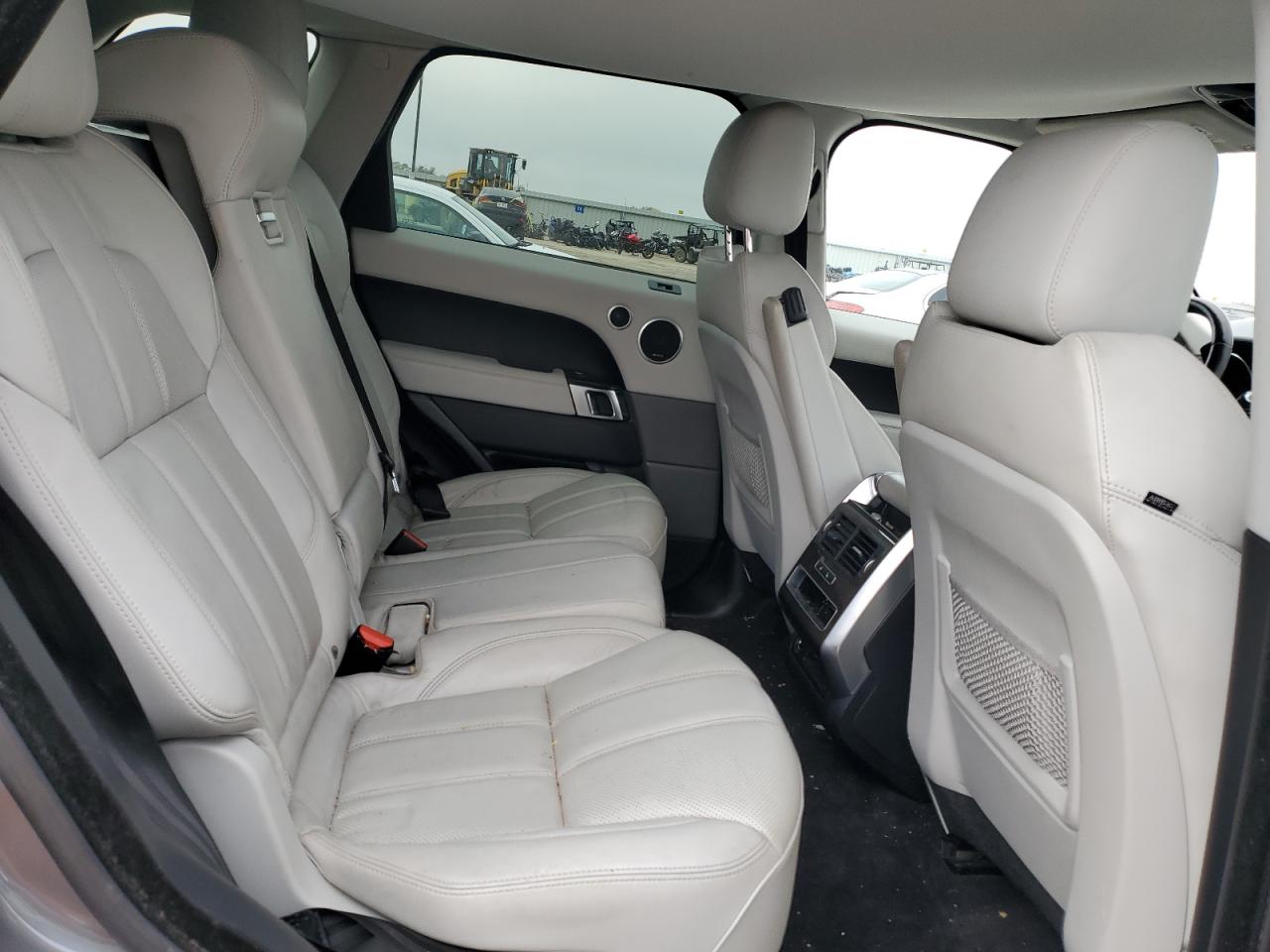2016 Land Rover Range Rover - Image 11