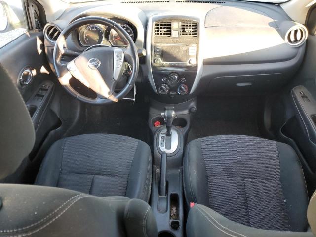  NISSAN VERSA 2017 Srebrny