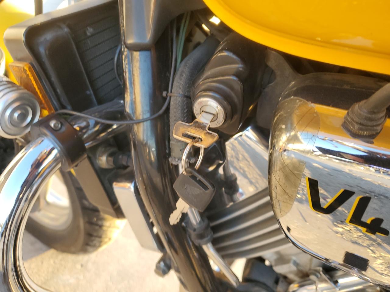 1996 Honda Vf750 C VIN: JH2RC4318TM200574 Lot: 82891684