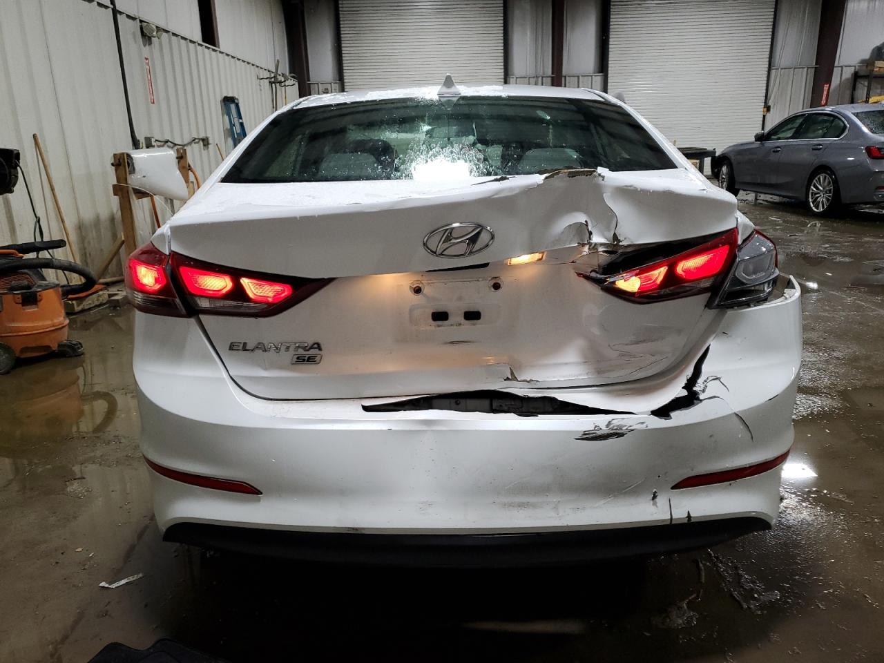 2017 Hyundai Elantra - Image 6