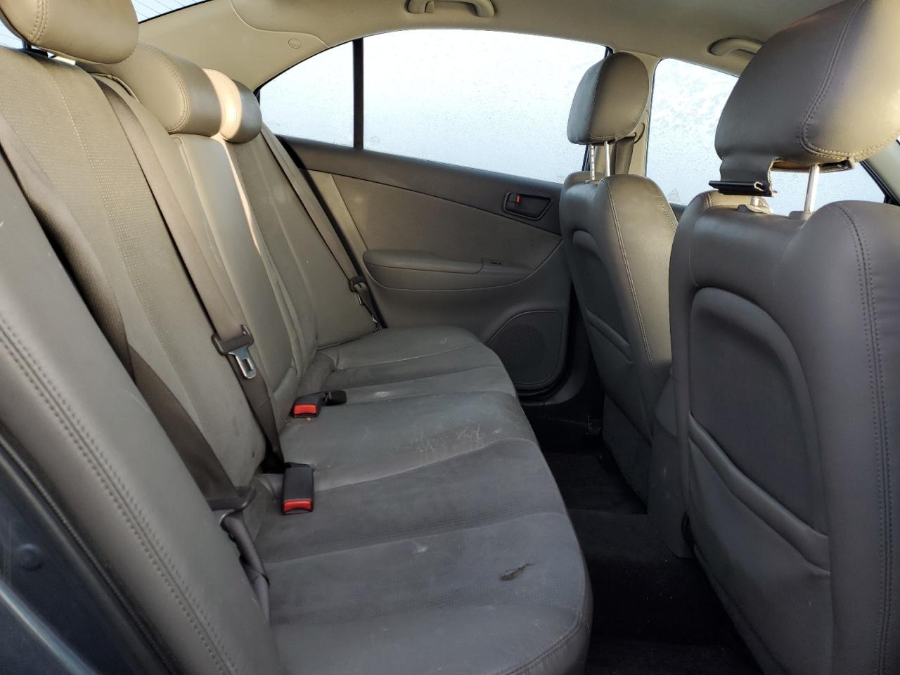 2010 Hyundai Sonata - Image 10