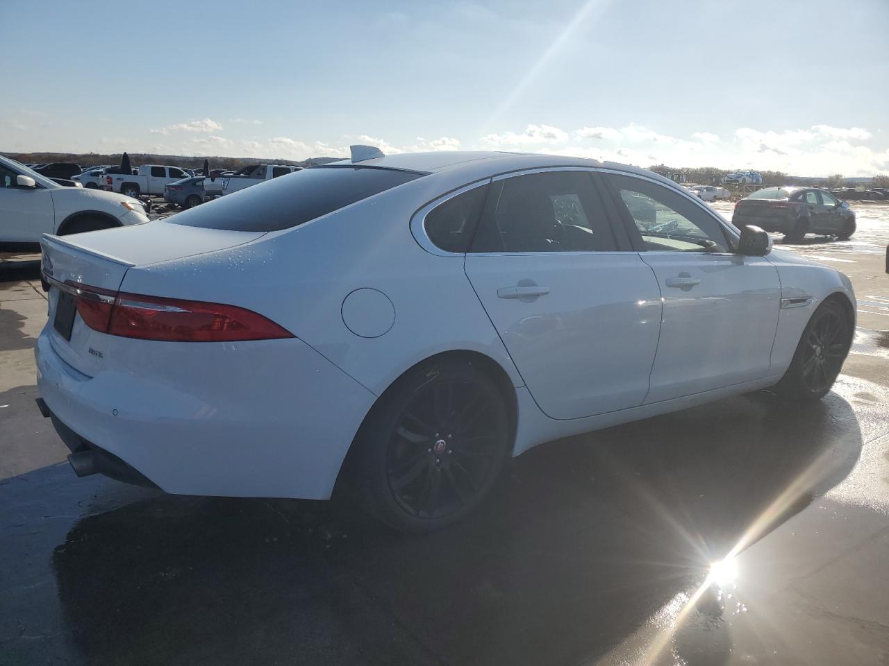 2016 Jaguar XF - Image 3