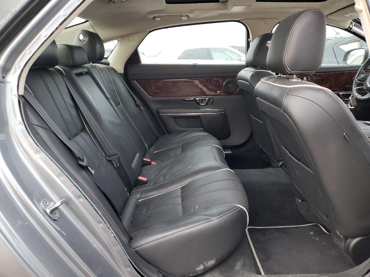 2015 Jaguar XJ - Image 10