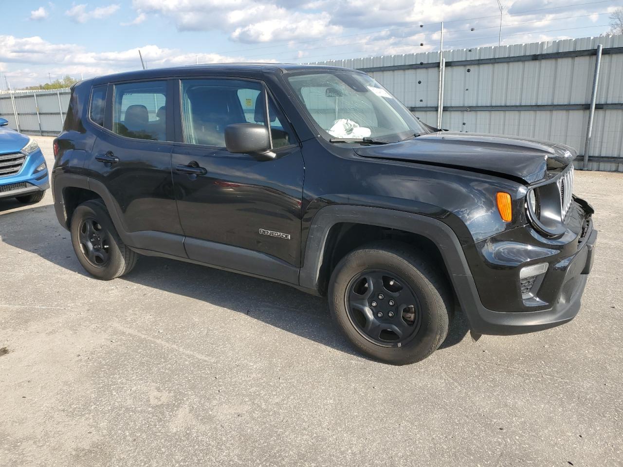 VIN ZACNJDA16NPN60685 2022 JEEP RENEGADE no.4