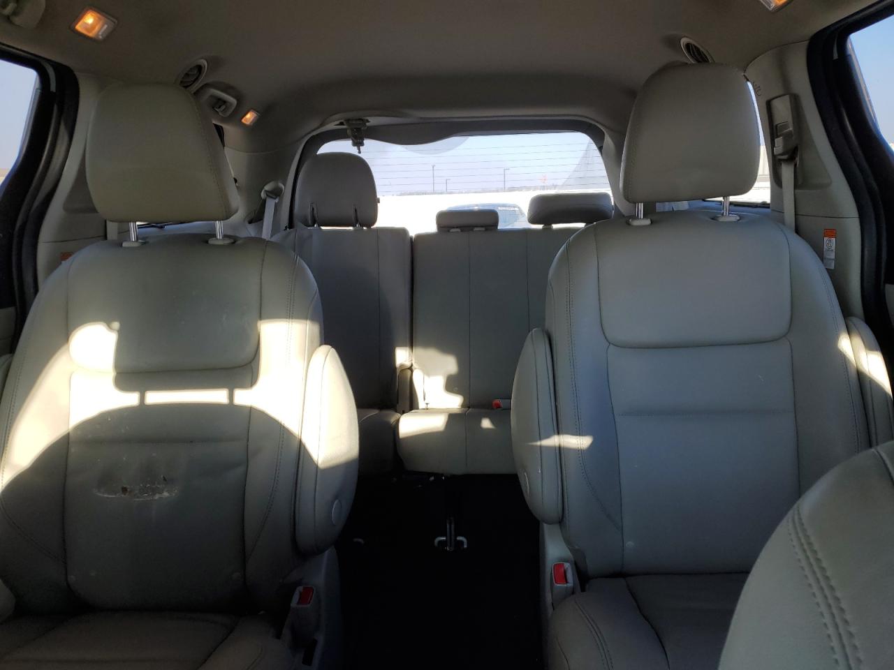 2020 Toyota Sienna - Image 10