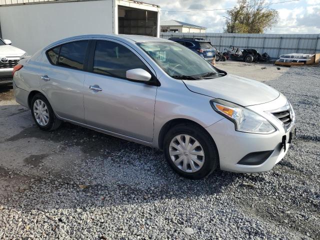  NISSAN VERSA 2016 Сріблястий