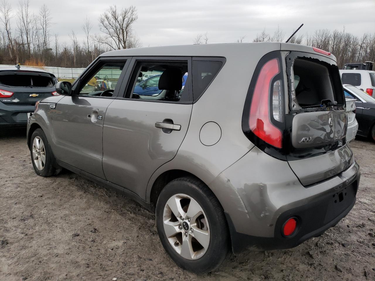 VIN KNDJN2A20J7545223 2018 KIA SOUL no.2