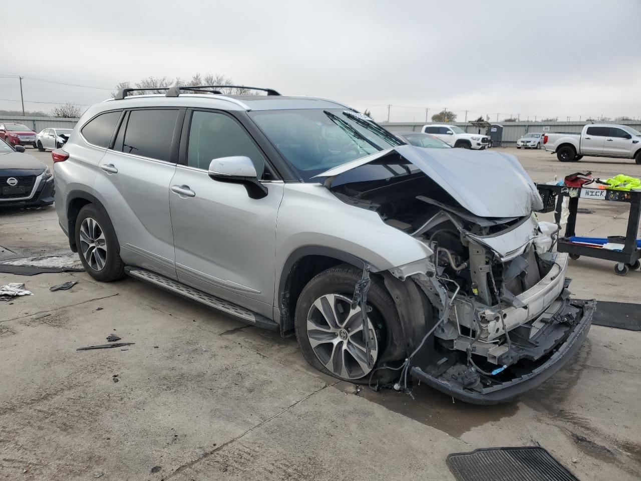 VIN 5TDGZRAH6MS535690 2021 TOYOTA HIGHLANDER no.4