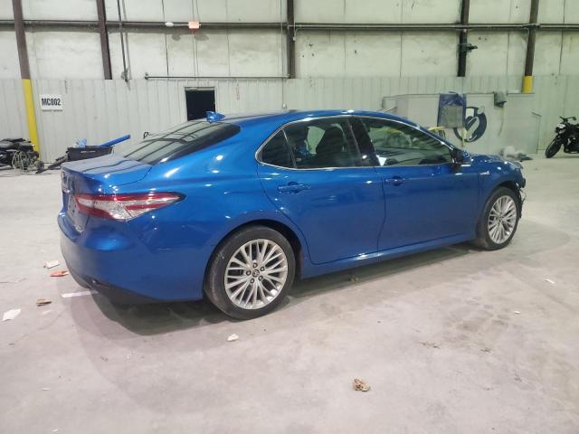  TOYOTA CAMRY 2020 Granatowy